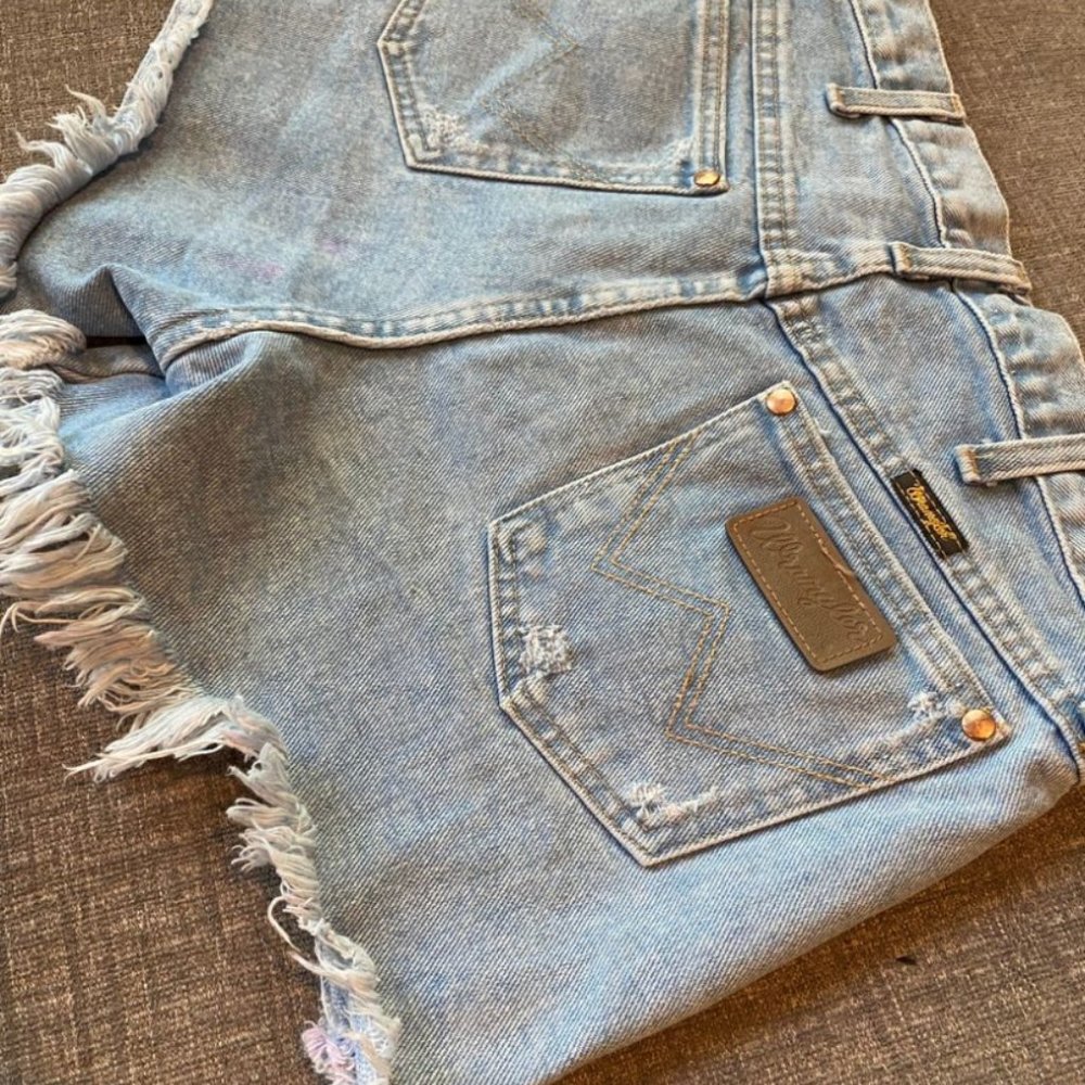Wrangler Women's Reworked Shorts - Size 28 - Picture 5 of 5